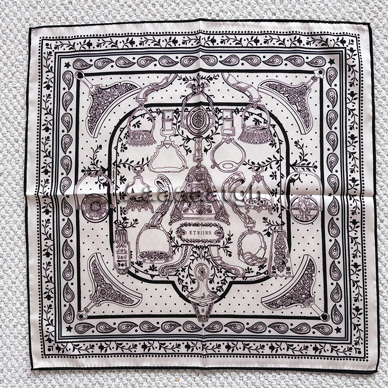Double Faced Print Scarf Silk  - Luxury Bags Hong Kong recension och pris