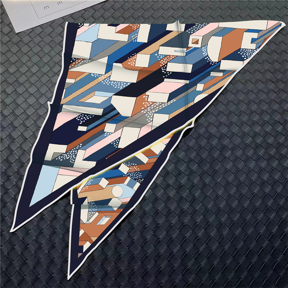 Large Triangle Shape Silk Scar - Luxury Bags Hong Kong recension och pris