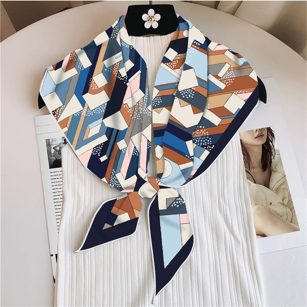 Large Triangle Shape Silk Scar - Luxury Bags Hong Kong recension och pris