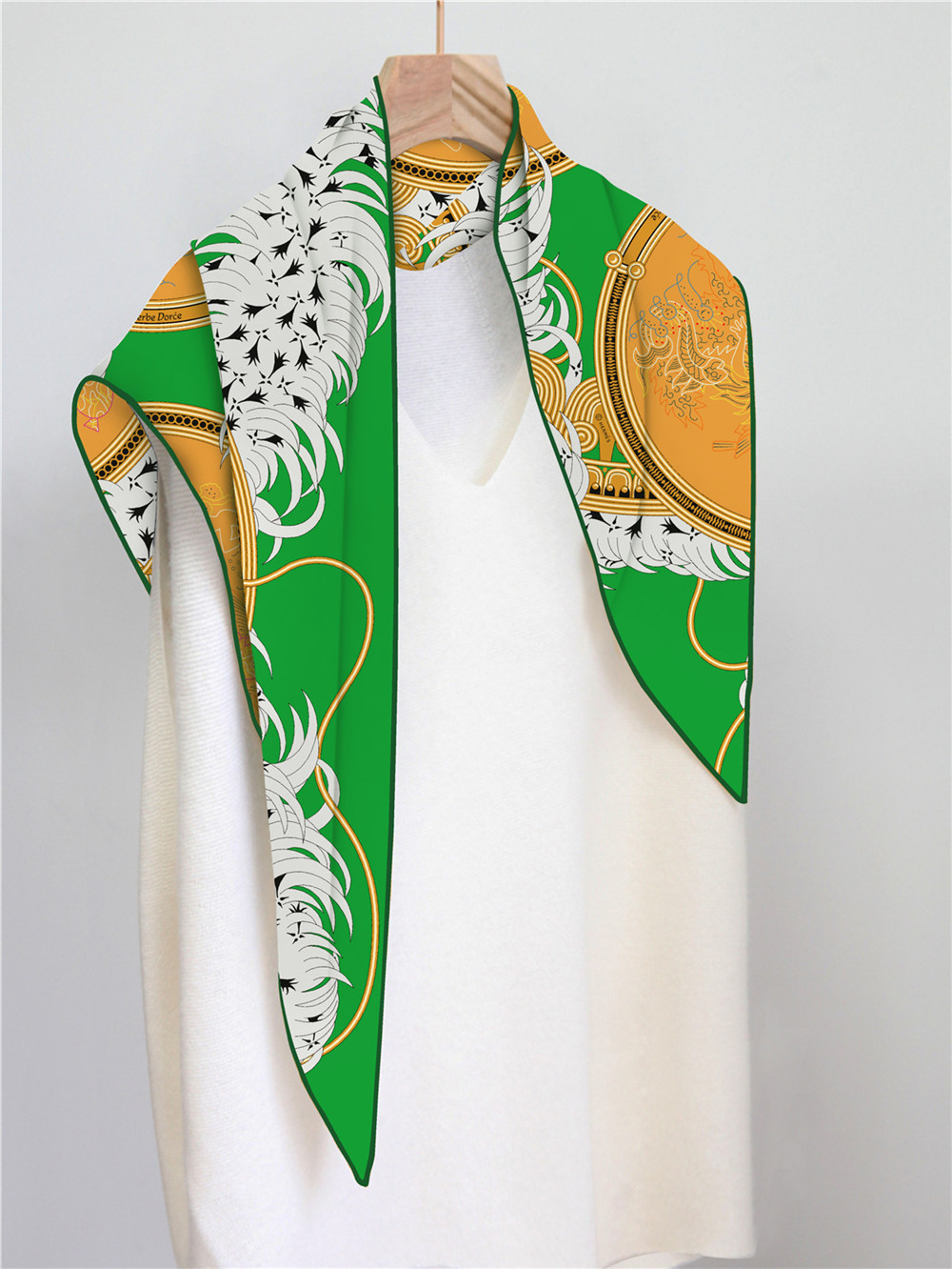 Silk Twill Scarf Triangle Shap - Luxury Bags Hong Kong recension och pris