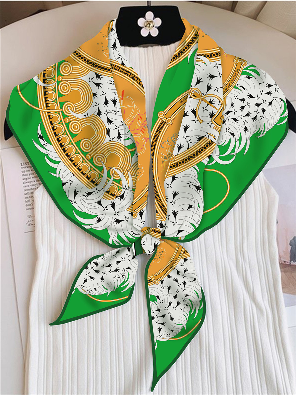 Silk Twill Scarf Triangle Shap - Luxury Bags Hong Kong recension och pris