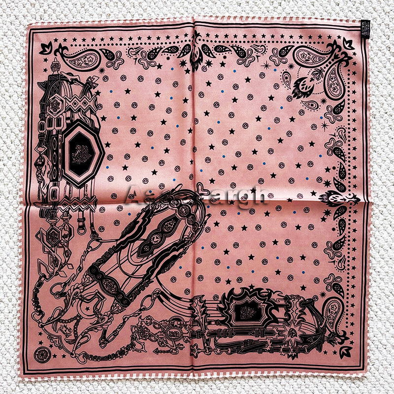 Double Faced Print Small Silk  - Luxury Bags Hong Kong recension och pris